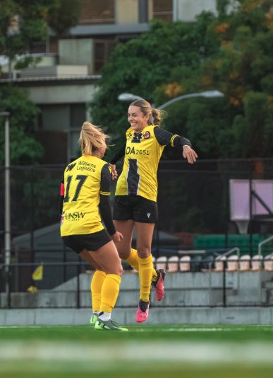 Alexia Karrys-Stahl — football